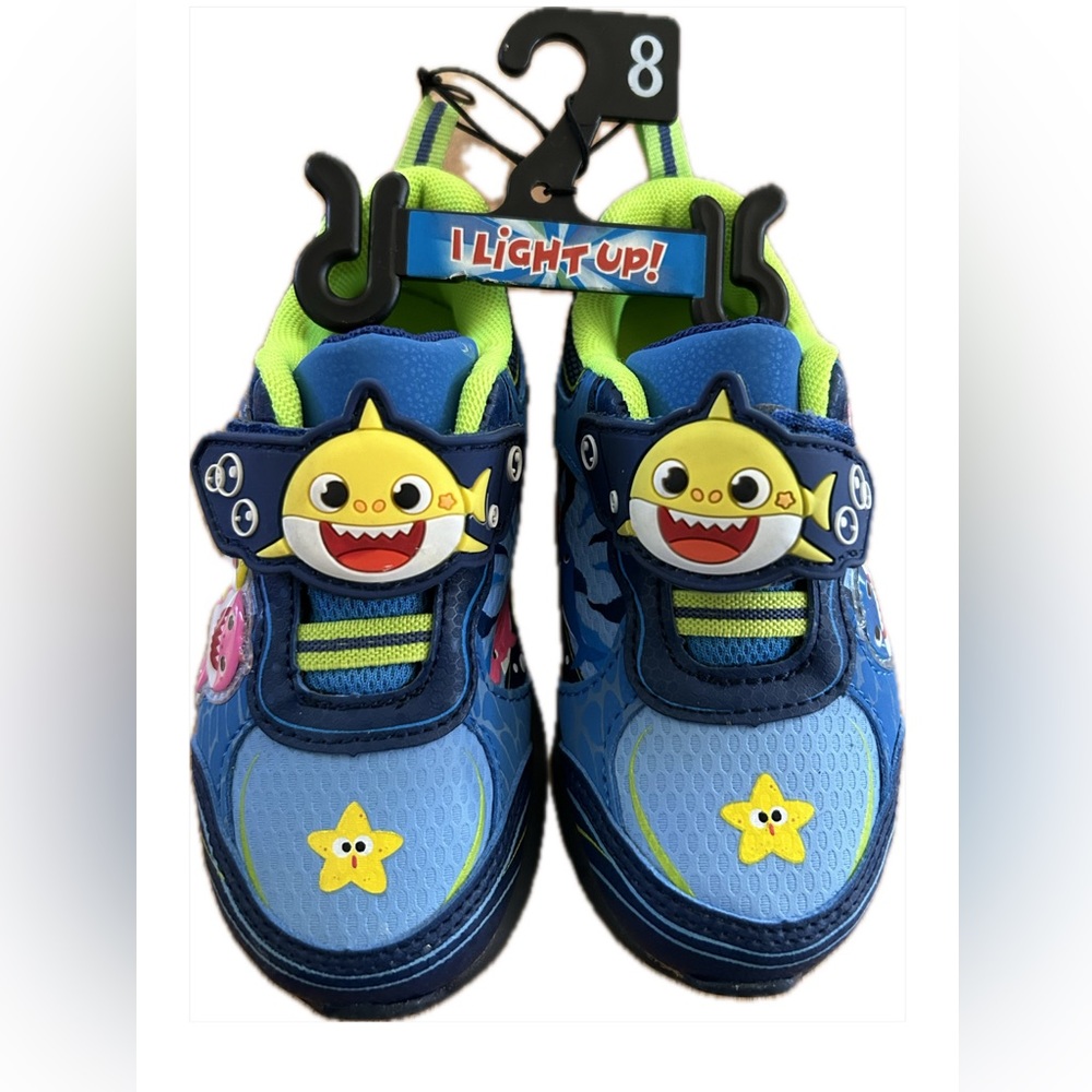 Nickelodeon Baby Shark Toddler  toddler Boys Light Up Athletic Shoes Size 8 NEW